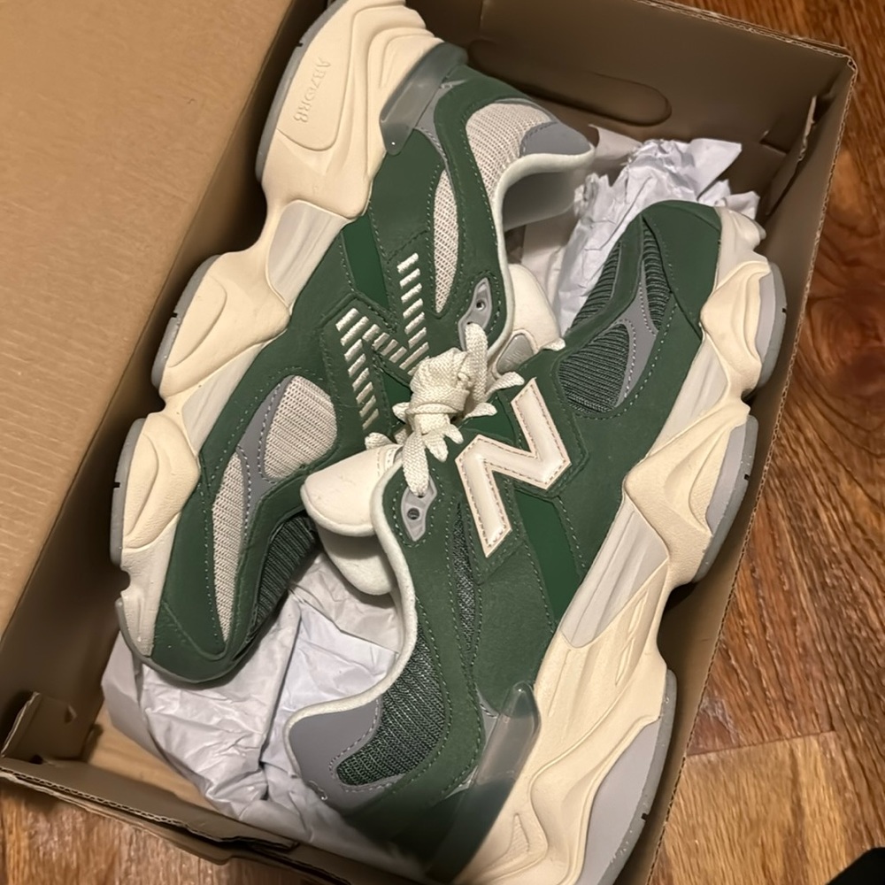 New in box new balance 9060 green